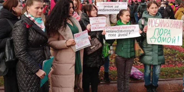 Мітинг дружин окупантів