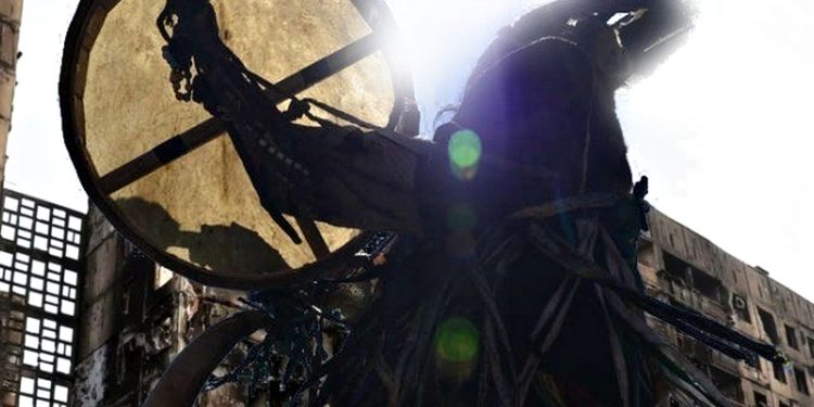 Шаман на тлі знищених міст України.