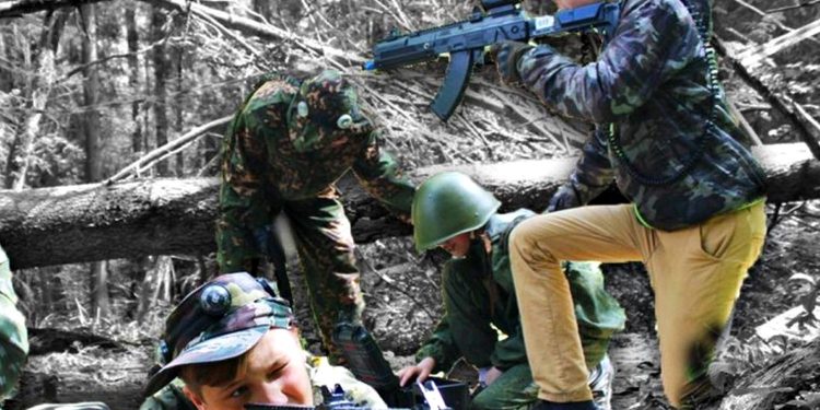 Військові табори для дітей.