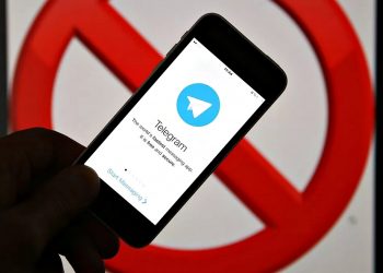 Смартфон з Telegram.