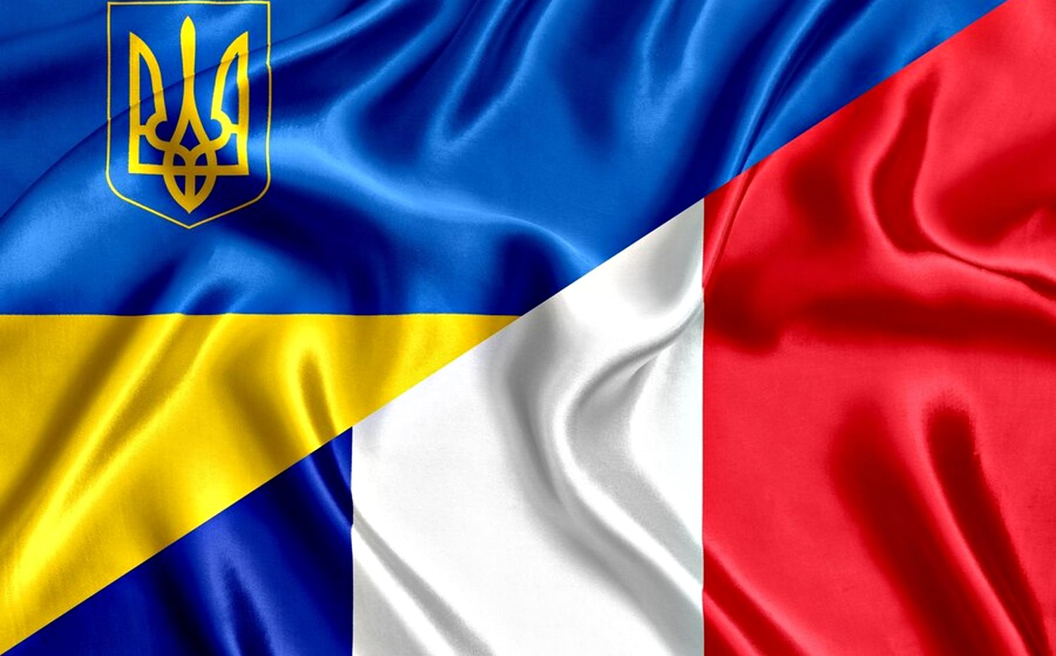 Прапори України та Франції.
