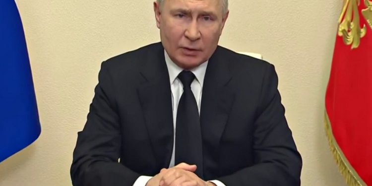 Путин призвал россиян «сплотиться в едином строю» после теракта в Подмосковье, цинично связав с нападением Украину