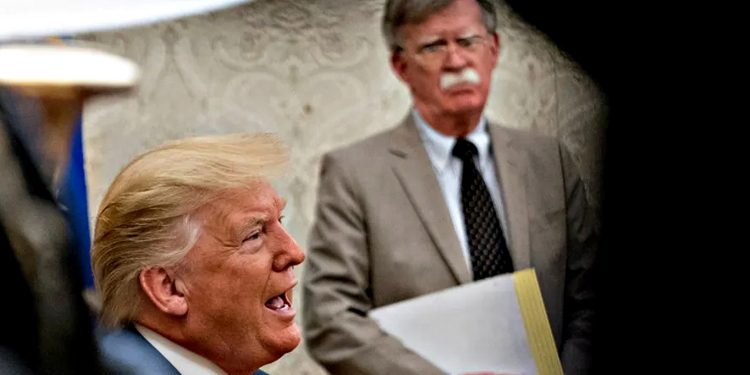 Дональд Трамп і Джон Болтон.