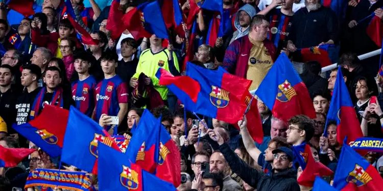 Уболівальники "Барселони".