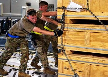 Постачання зброї.