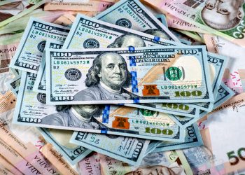 Долари і гривні.