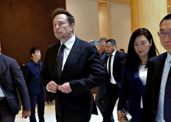 Ілон Маск у Китаї.