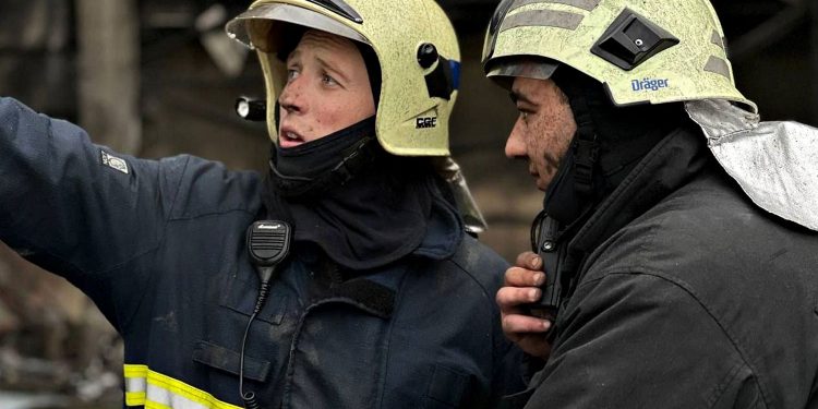 Рятувальники.