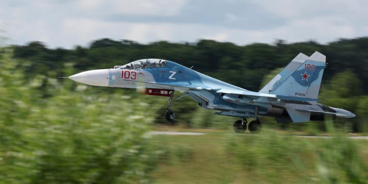 Російський винищувач Су-27