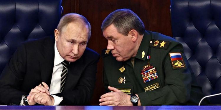 Володимир Путін та Валерій Герасимов.