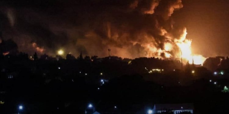 Удар по нафтобазі у Луганську 7 травня