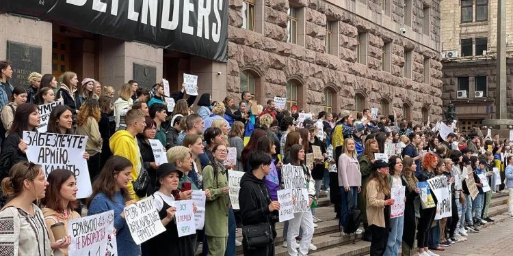 Мітинг біля КМДА