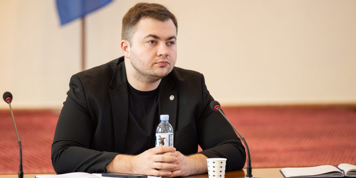 Адріан Белуцел