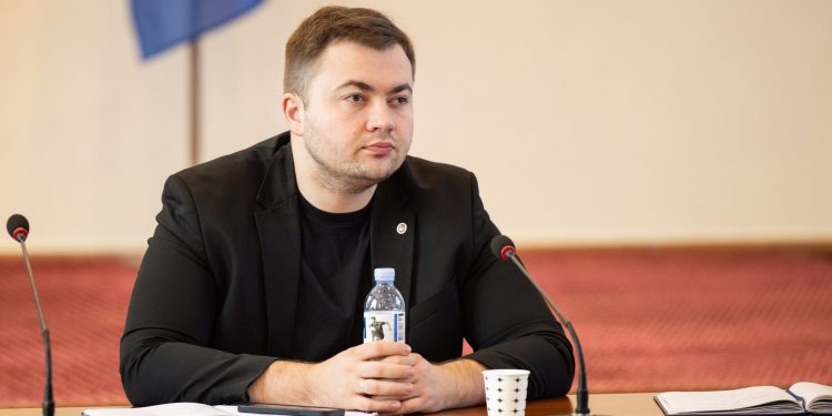 Адріан Белуцел