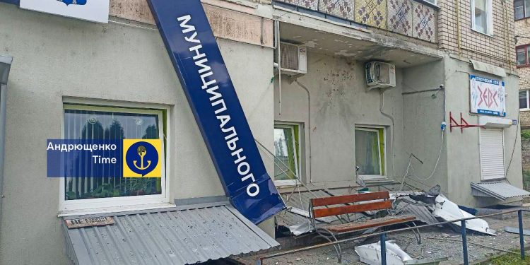 Удар БПЛА по "адміністрації" в Каховці