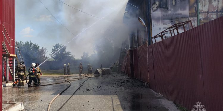 Пожежа на меблевому складі у Самарі