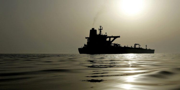 Танкер у морі.