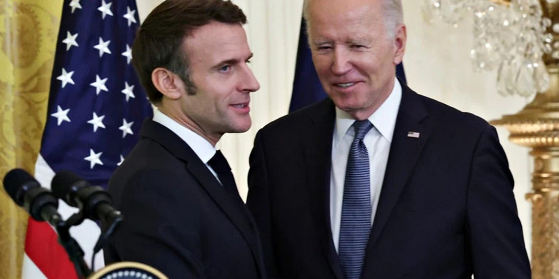 Еммануель Макрон і Джозеф Байден.
