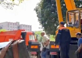 Демонтаж пам'ятника.