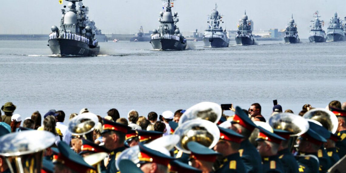 Парад у Кронштадті.