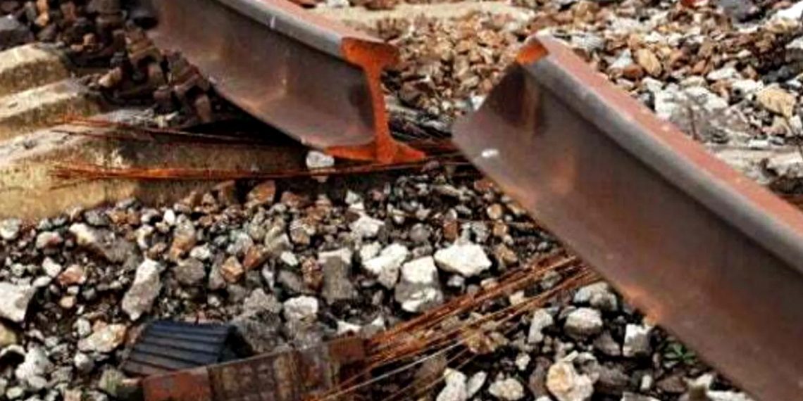 Пошкоджені шляхи.