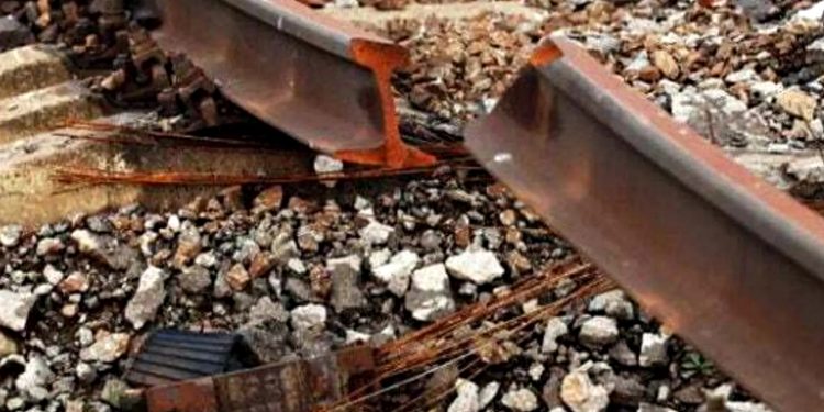 Пошкоджені шляхи.