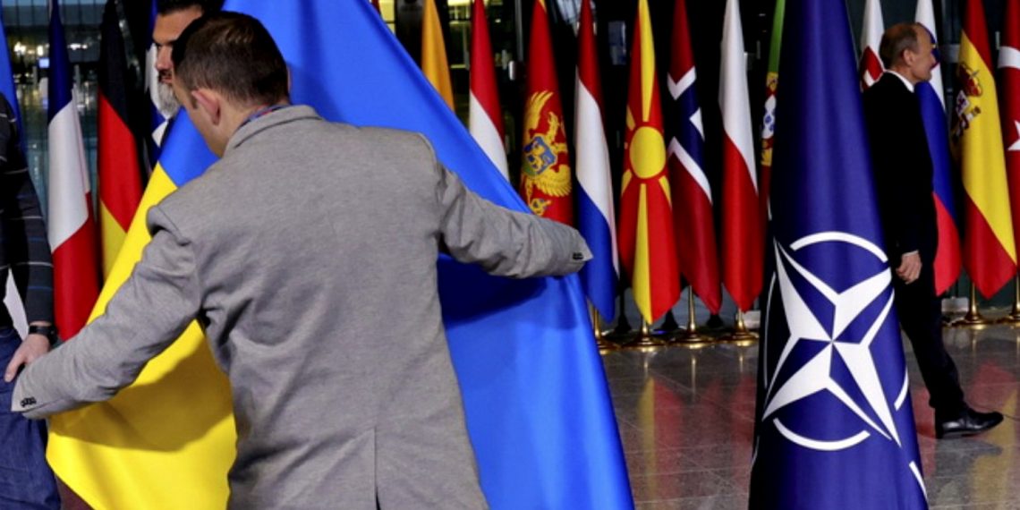 Прапори країн НАТО.