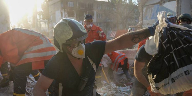 Рятувальники.