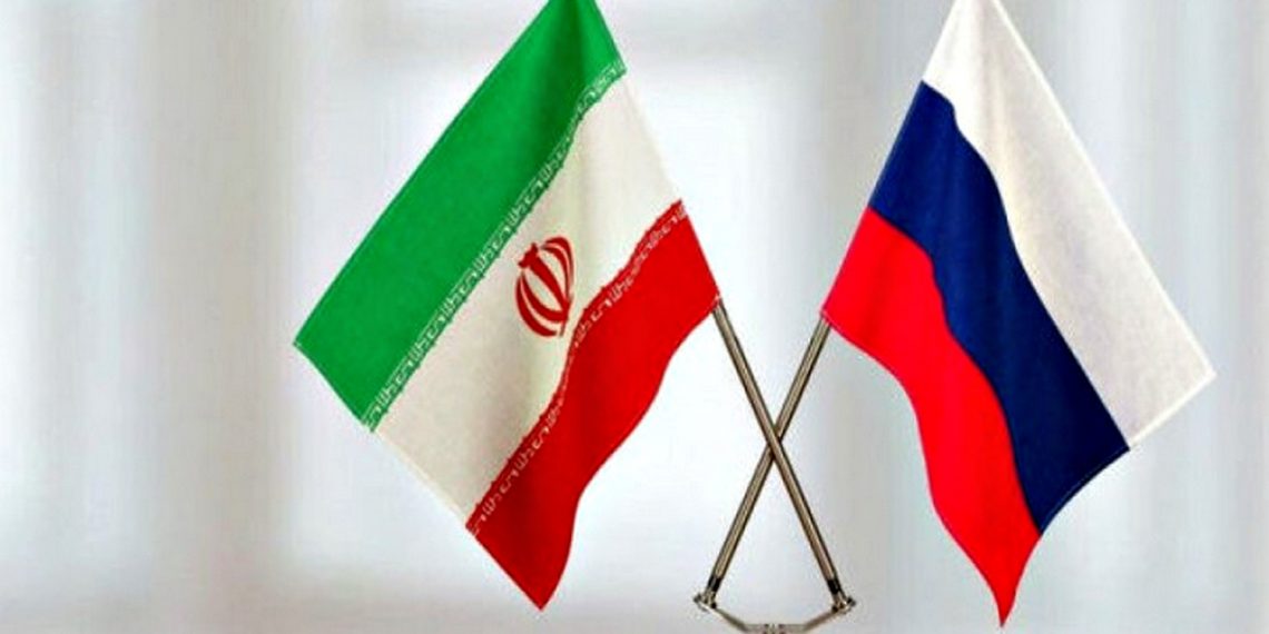 Прапори Ірану і РФ.