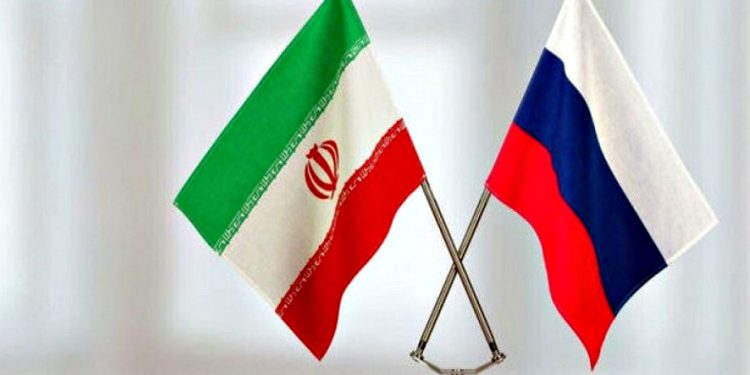 Прапори Ірану і РФ.