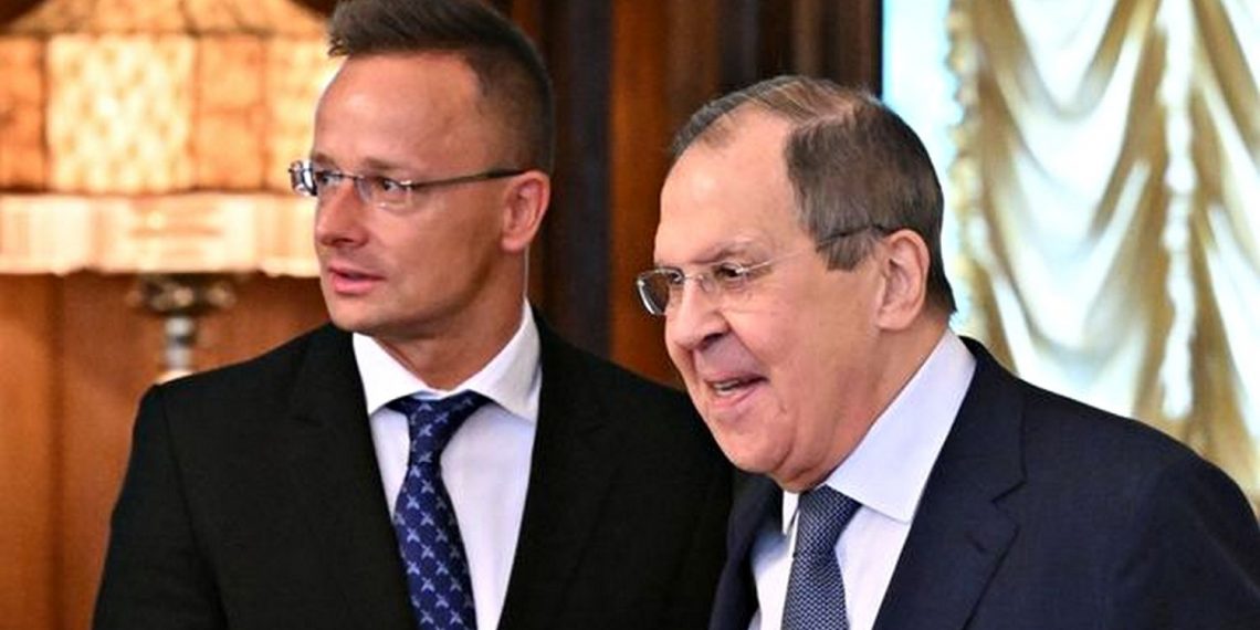 Сійярто та Лавров.