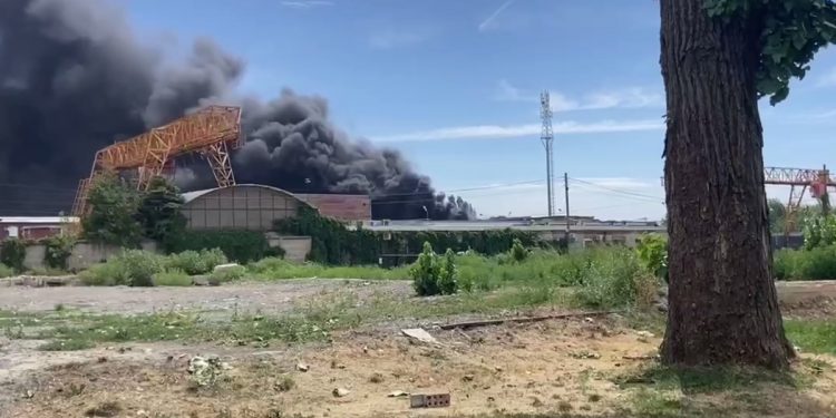 Пожежа на складі у Ростові-на-Дону