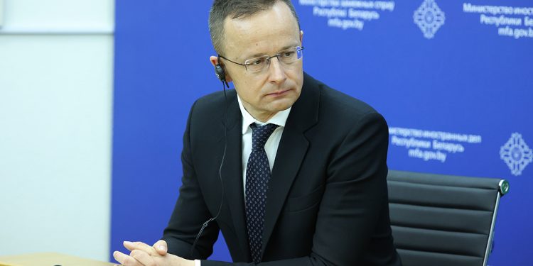 Петер Сійярто