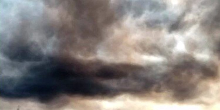 Дим від пожежі.