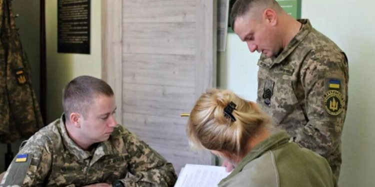 Співробітники ТЦК.