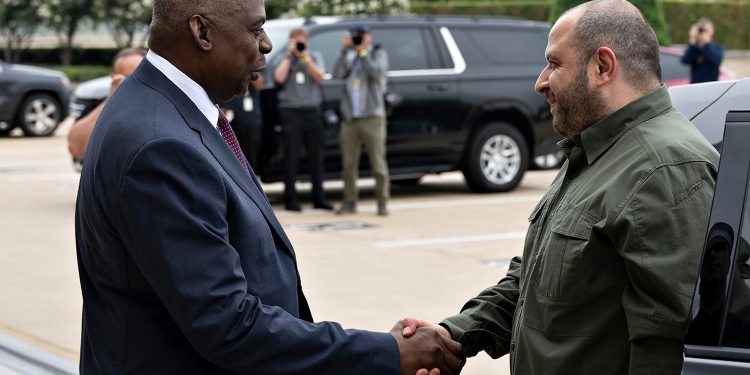 Ллойд Остін та Рустем Умєров.