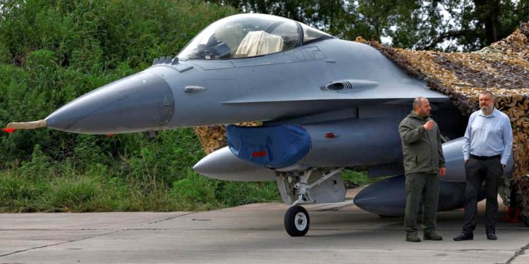 Рустем Умєров і F-16.