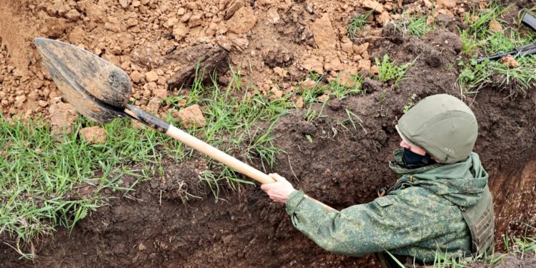 Риття окопів.