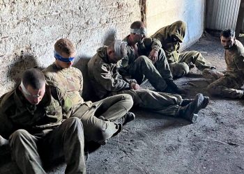 Полонені росіяни.