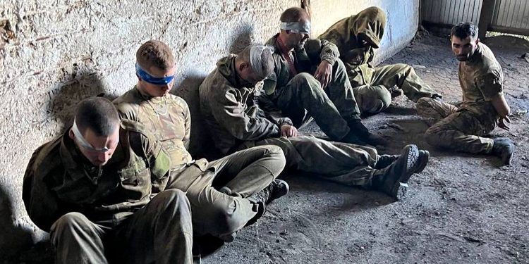 Полонені росіяни.