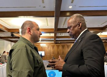 Рустем Умєров і Ллойд Остін.