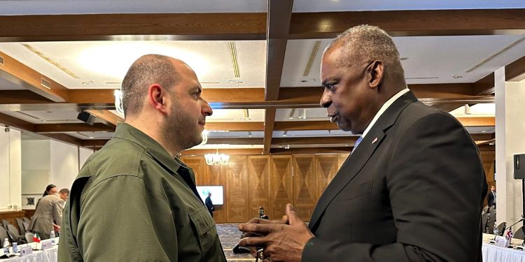 Рустем Умєров і Ллойд Остін.