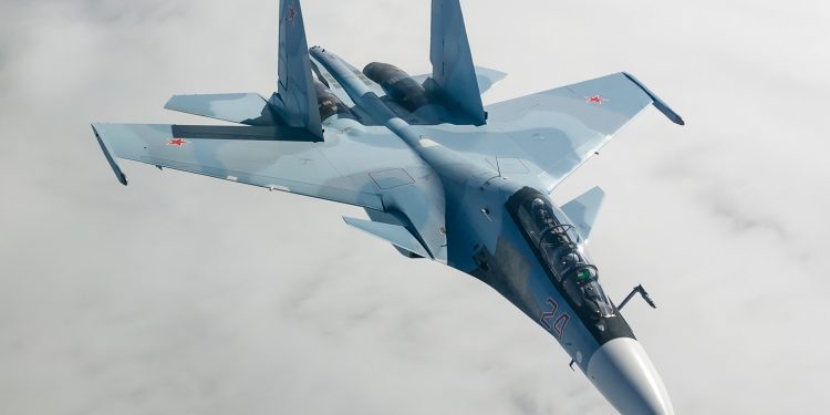 Російський винищувач Су-30