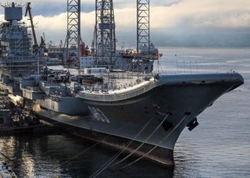 Російський авіаносець "Адмірал Кузнєцов"