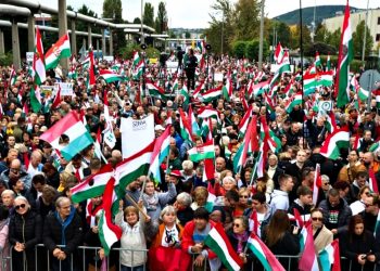 Протестувальники в Угорщині.