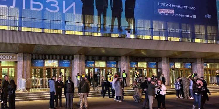 Рейд біля Палацу спорту.