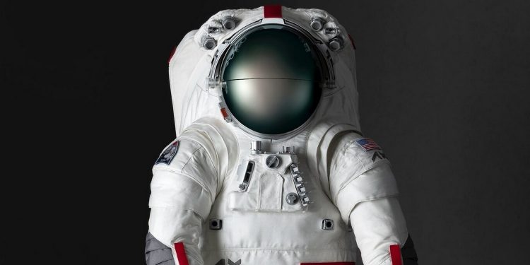 Місячний скафандр.