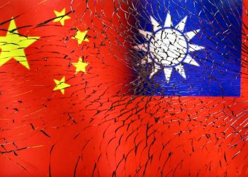 Прапори Китаю та Тайваню.