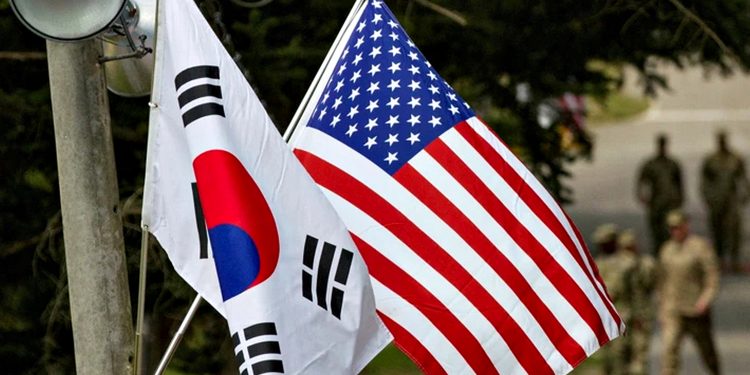 Прапори США та Південної Кореї.