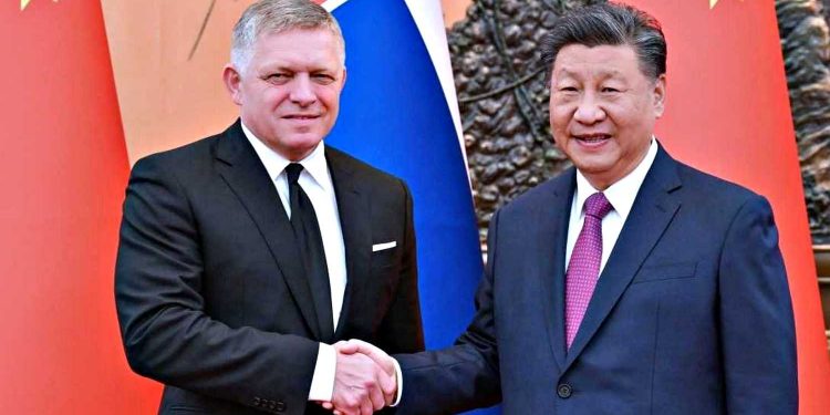 Роберт Фіцо та Сі Цзіньпін.